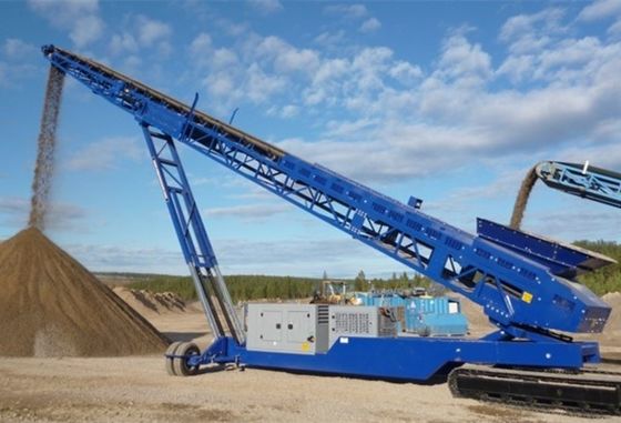 Năng lượng cao Crawler Di động Stacker Conveyor 360 ° Crawler Mobility cho vùng đất mềm / khó khăn